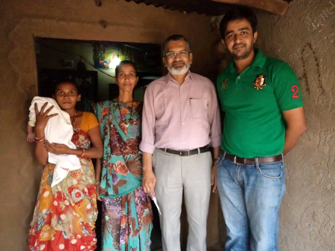 Hitesh Purohit with Dr. Abhay Bang